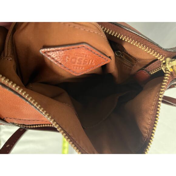 Fossil Leather Crossbody Bag Brown Adjustable Strap Zip Pocket Classic Style - Picture 4 of 6